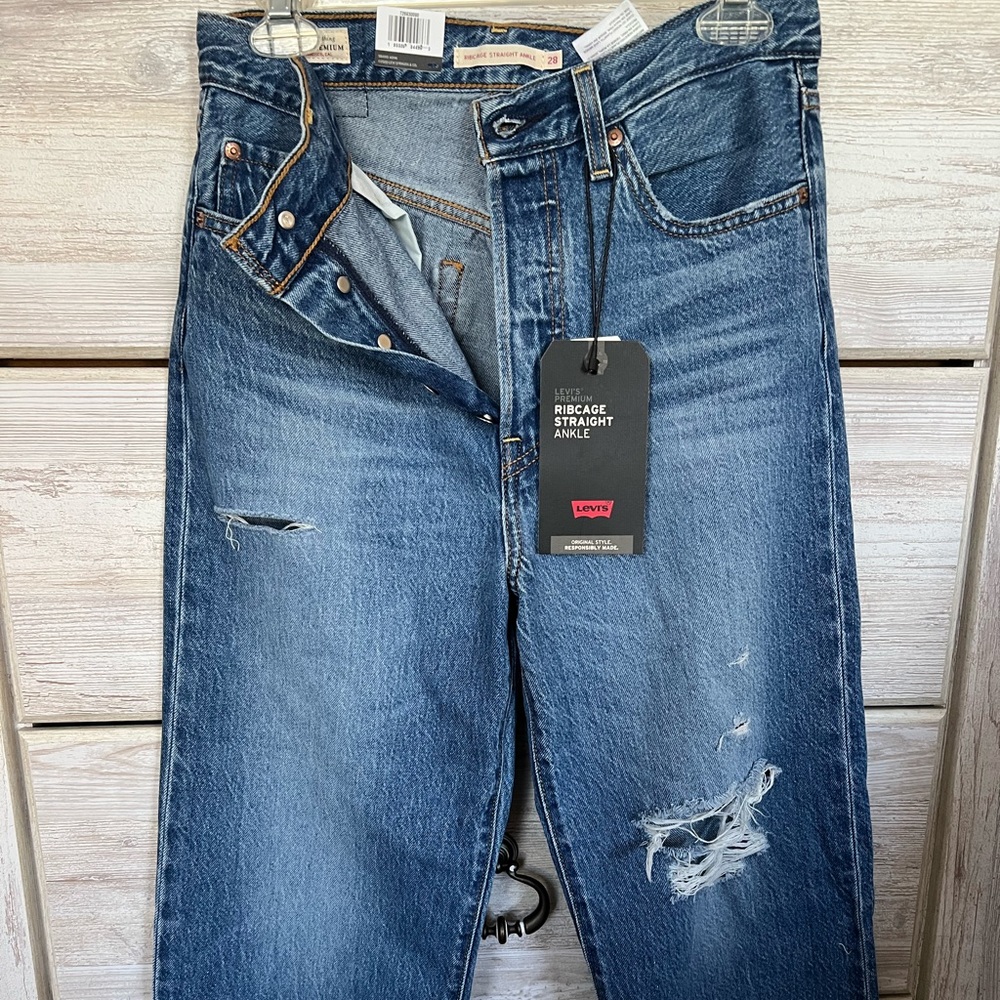 Levi’s Ribcage Straight Ankle Jeans for Women - Picture 2 of 7